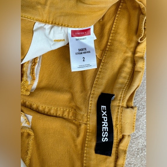 Express - Jean Shorts, Shortie Extreme High Rise - Picture 3 of 4
